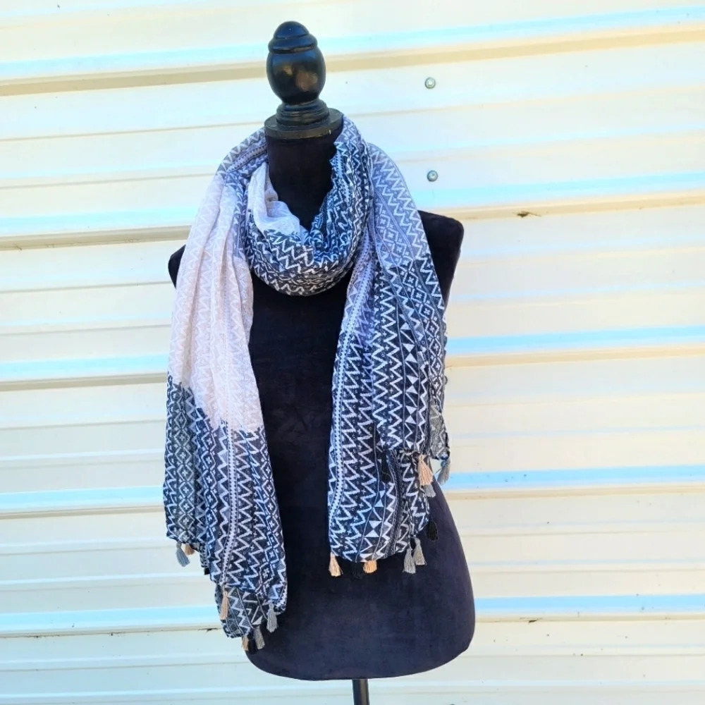 NWOT Marcus Adler Geo Primt Beige Black Scarf Shawl Wrap Tassle Edges 72" x 35"